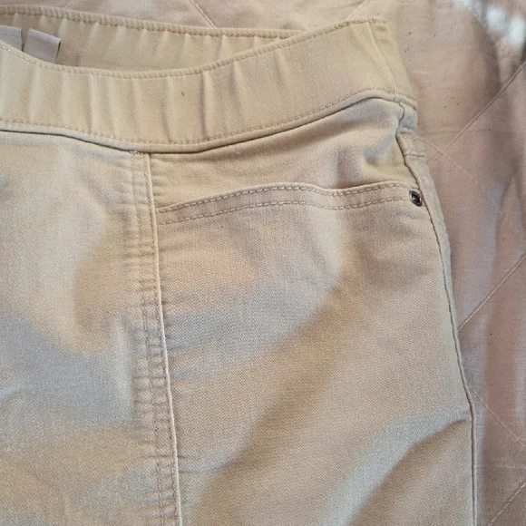 Kim Rogers Beige Bermuda Shorts 10 - Picture 3 of 7
